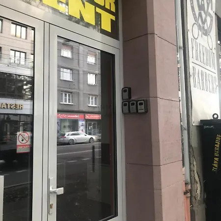 1 St Plaza De Luxe *