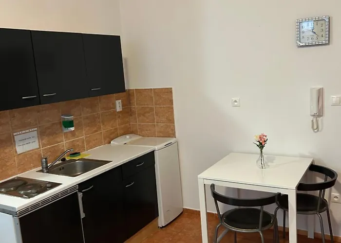 1 St Plaza De Luxe * Братислава