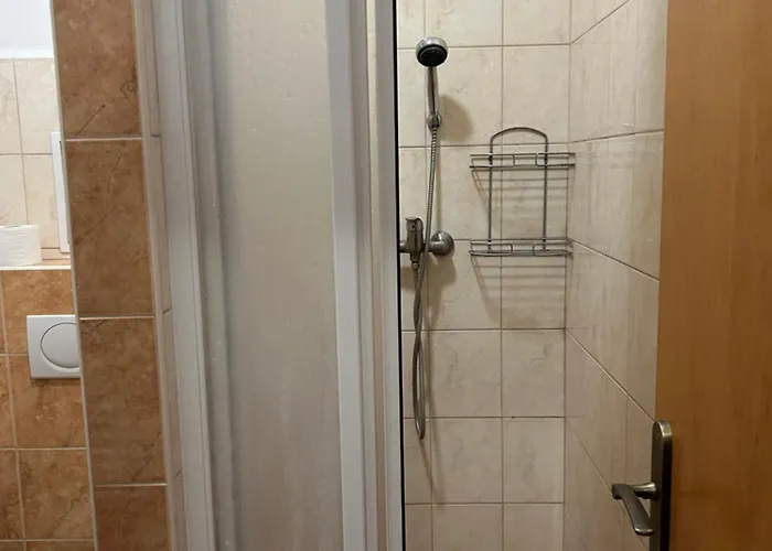 1 St Plaza De Luxe *